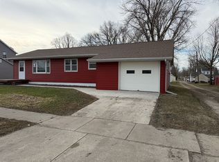 821 Ash Ave, Bird Island, MN 55310