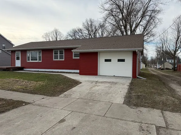 821 Ash Ave, Bird Island, MN 55310