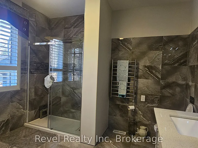 146 Moreau Pkwy — Photo 8