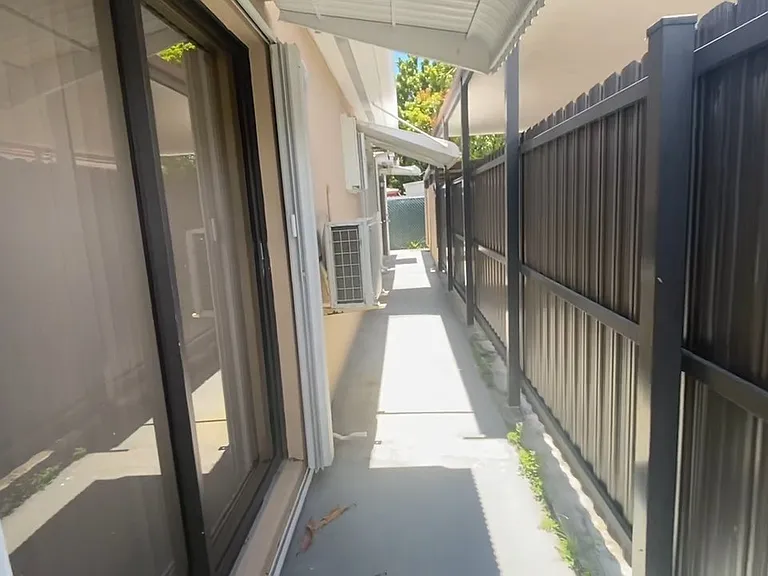 3302 SW 10th St #3 — Photo 2