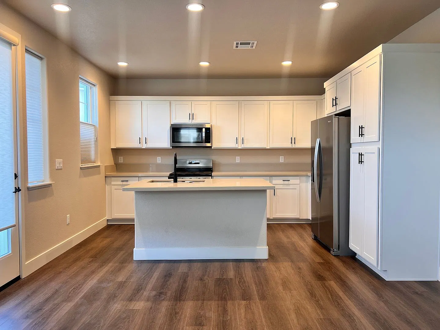3/2.5 Modern & Beautiful Townhome in Gardnerville — Photo 3