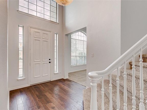 4th image of 9315 Vista Cir