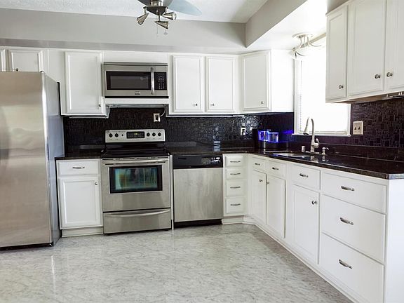 3rd image of 1920 Cottonwood Dr