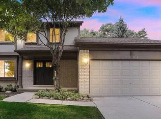 2094 Warrington Rd, Rochester Hills, MI 48307
