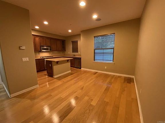 4th image of 2542 Escala Cir