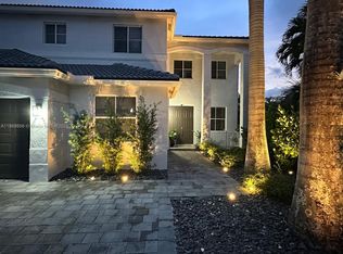 1063 Sunflower Cir, Weston, FL 33327