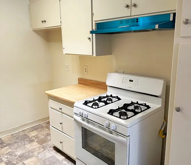 13621 Van Ness Ave #9 — Photo 6