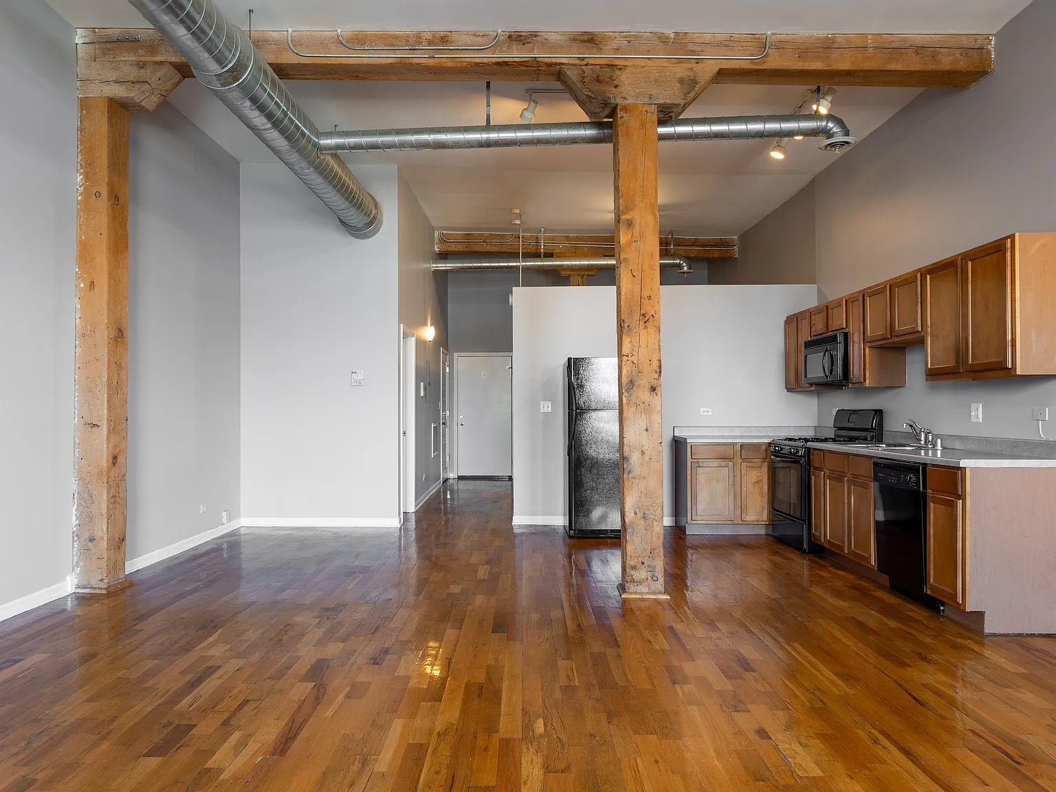 1 bed, 900 sqft, $2,245 — Photo 2