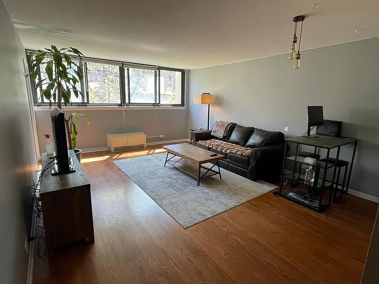 30 E Division St #4C — Photo 2