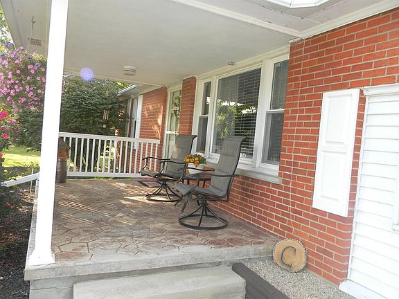 3rd image of 407 Smith Ave