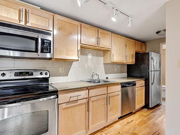 3rd image of 664 S Lincoln St APT 203