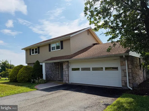 1708 County Line Rd, Bechtelsville, PA 19505