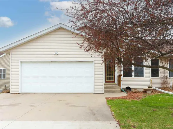 1107 E Adams St, Washington, IA 52353