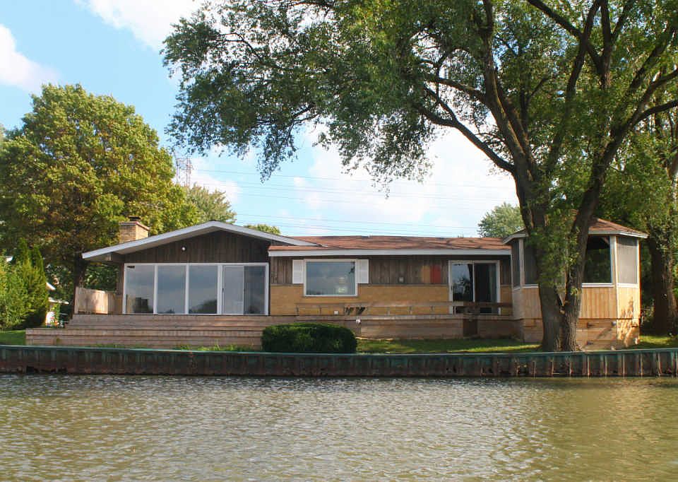 1st image of 2842 S Briarwood Dr E