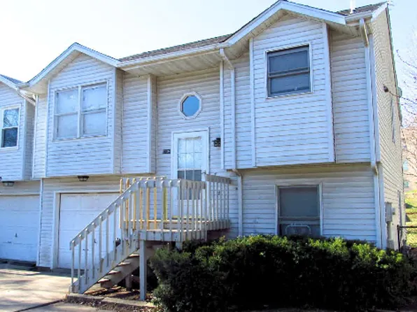 2304 10th St, Coralville, IA 52241