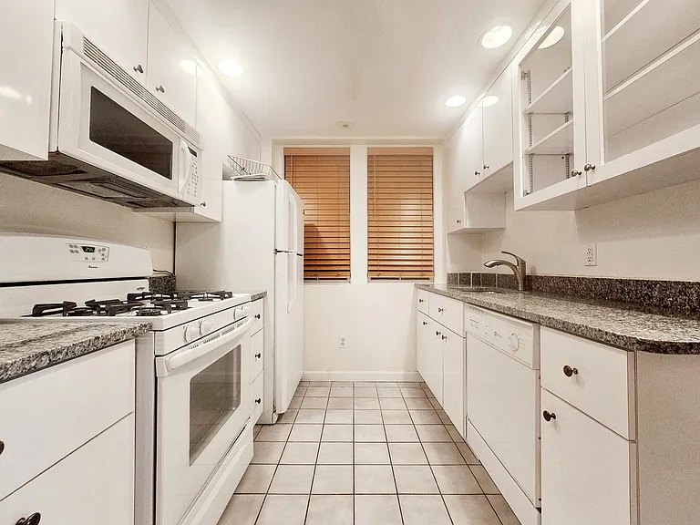 108 Myrtle St #11 — Photo 2