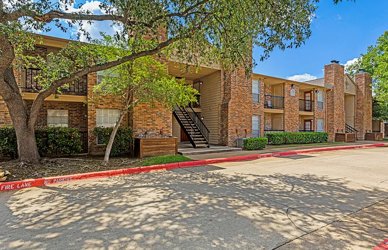 Parc Plaza Apartments — Photo 9
