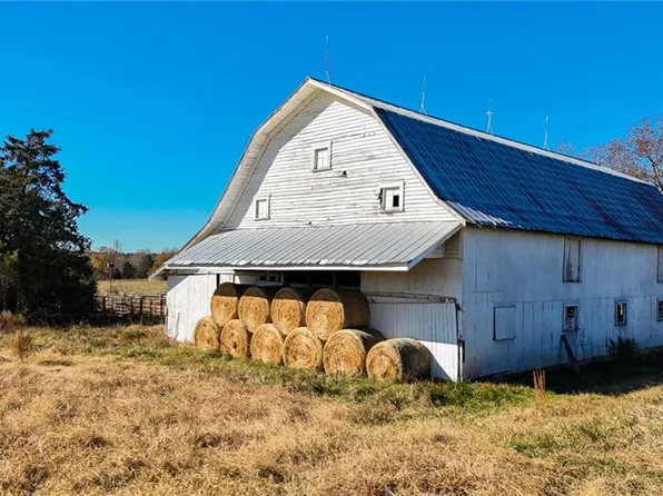 6654 Phillippi Rd, Liberty, NC 27298