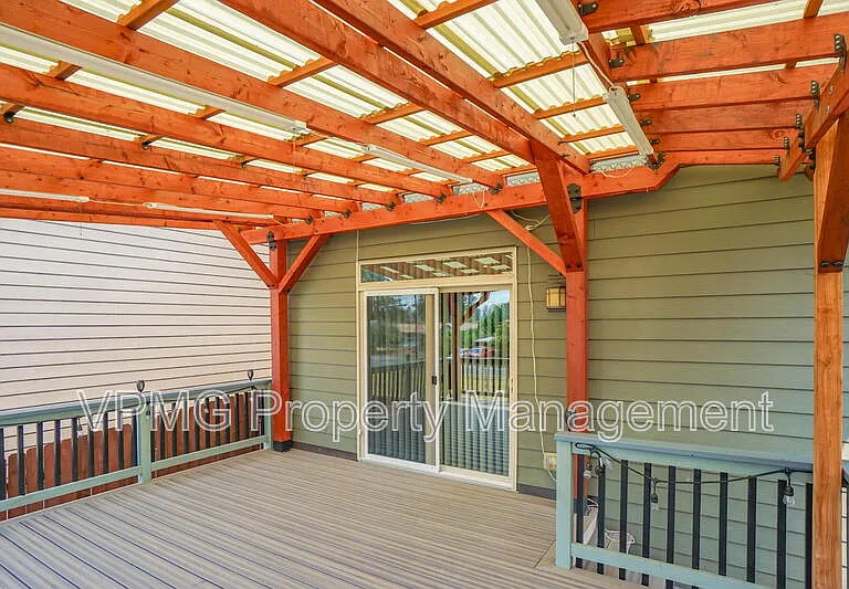 5941 NE 48th St — Photo 35