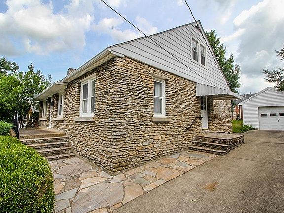 3rd image of 17 Hillcrest St