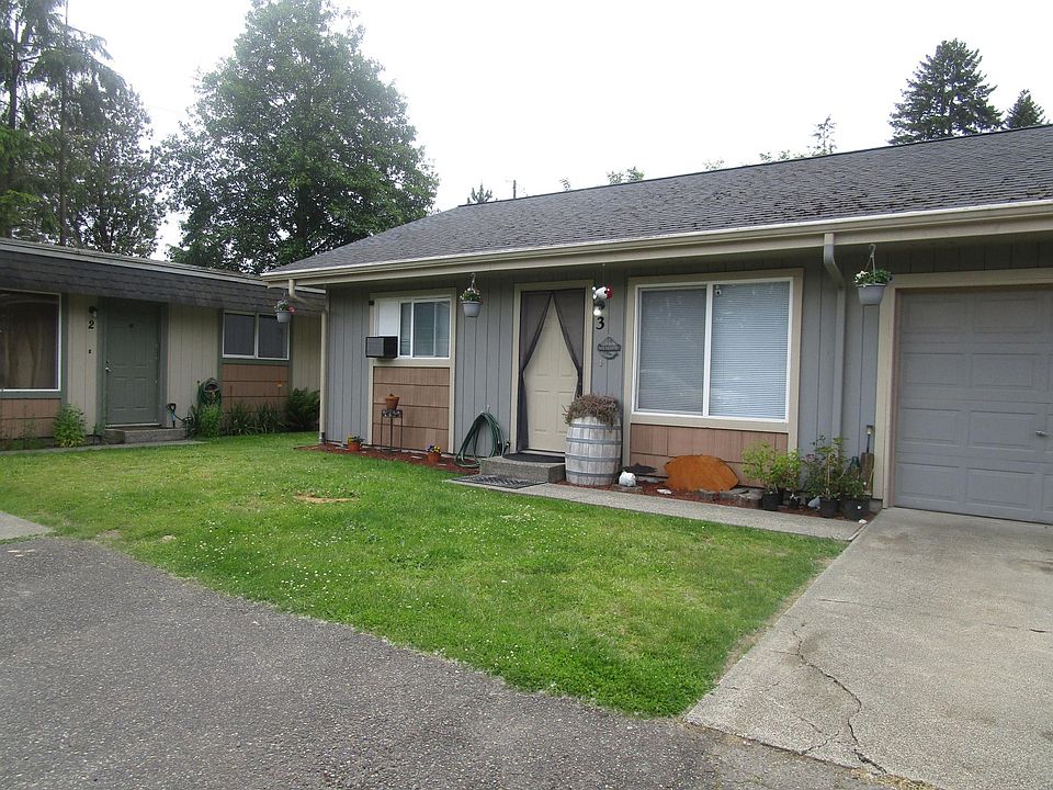 1st image of 2210 26th Ave NE #3