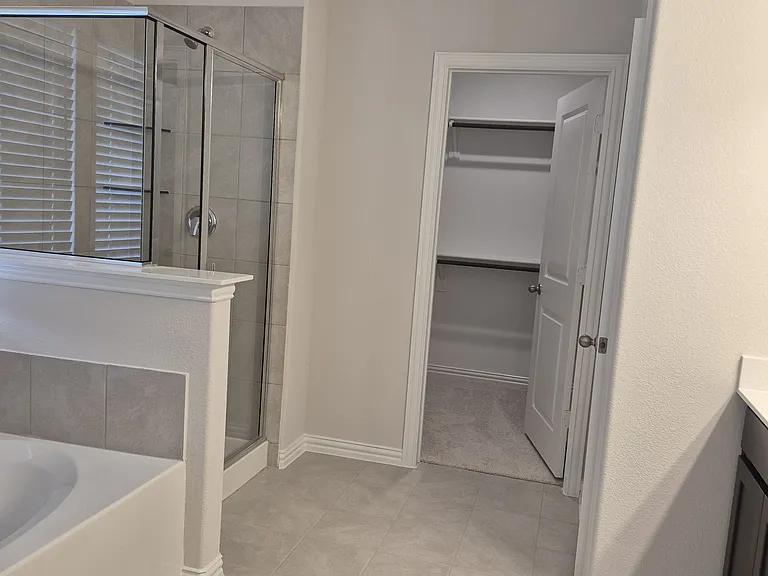 3041 Hollybrook Ln — Photo 6