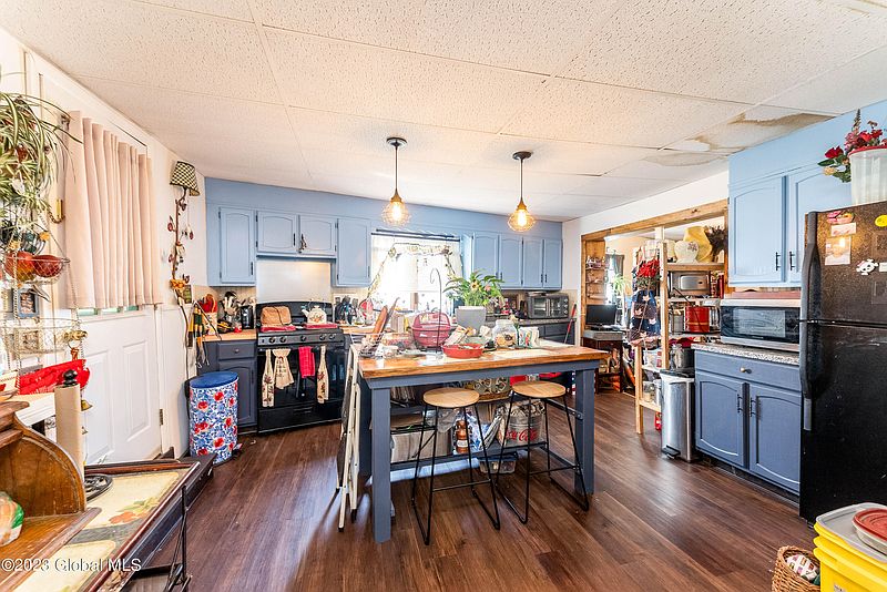 3rd image of 176 Saratoga Avenue