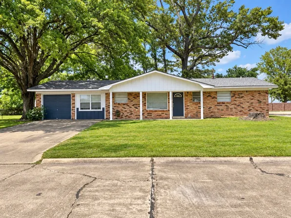 1002 Champion St, Texarkana, TX 75501