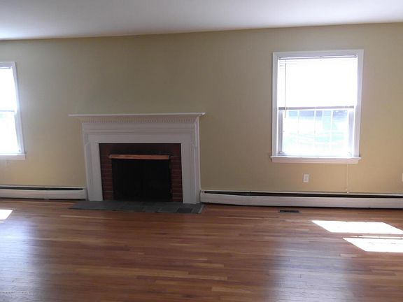4th image of 44 Mitchell Dr