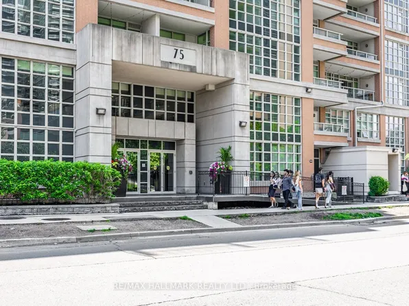75 Liberty St #1004, Toronto, ON M6K 1Y4