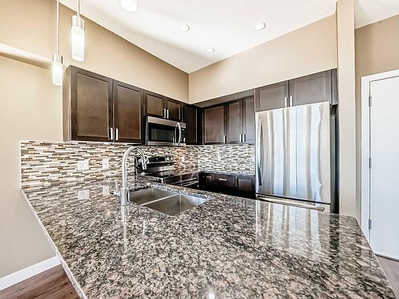 5th image of 4303 1st St NE #433