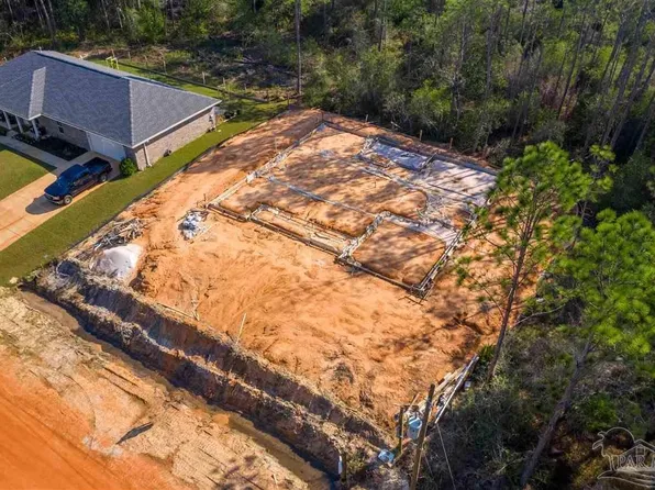 6633 Angle Rd, Navarre, FL 32566