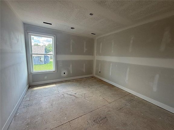 4th image of 2340 Foxtail Dr
