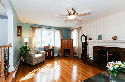 3rd image of 715 Lynnfield St