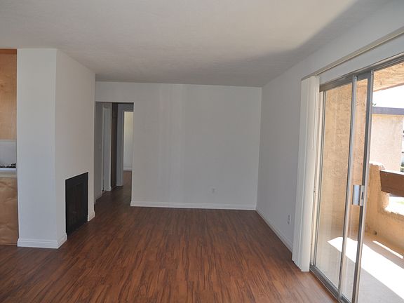 Living Room & Wood Flooring