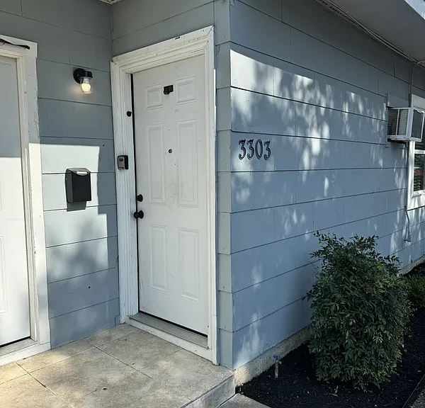 3301 Willing Ave — Photo 1
