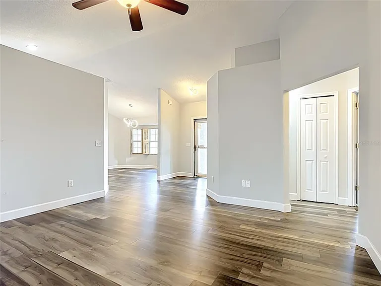 227 Robbins Rest Cir — Photo 5