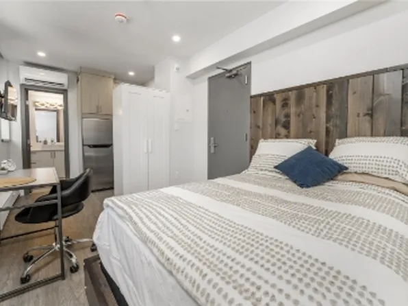 61 Parent Ave #101, Ottawa, ON K1N 7A7