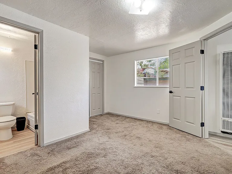1 bed, 2.0 bath, 842 sqft, $1,299 — Photo 10
