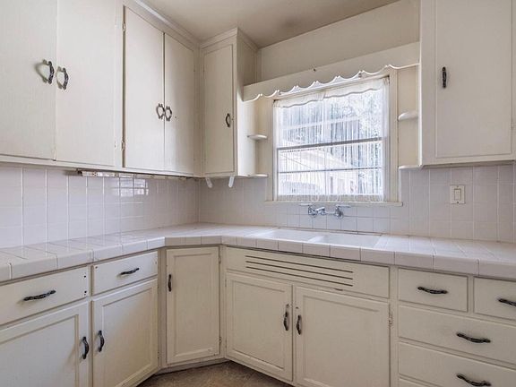 3rd image of 2911 Oakendale Pl