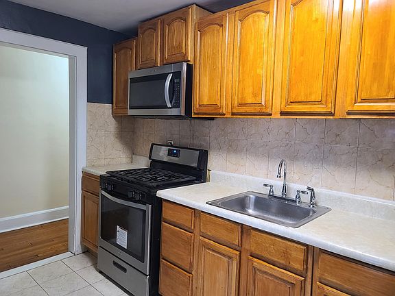 4th image of 139 Sickles Ave Floor 1