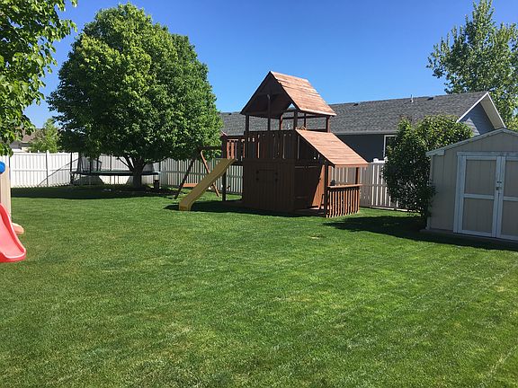 2nd image of 3914 Sequoia Dr