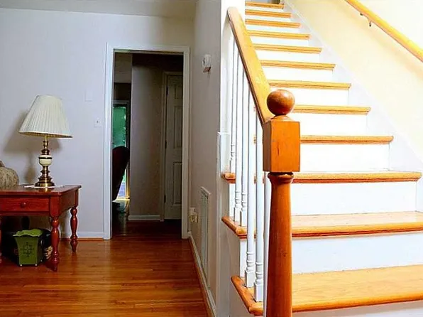 204 Walden Dr, Yorktown, VA 23692