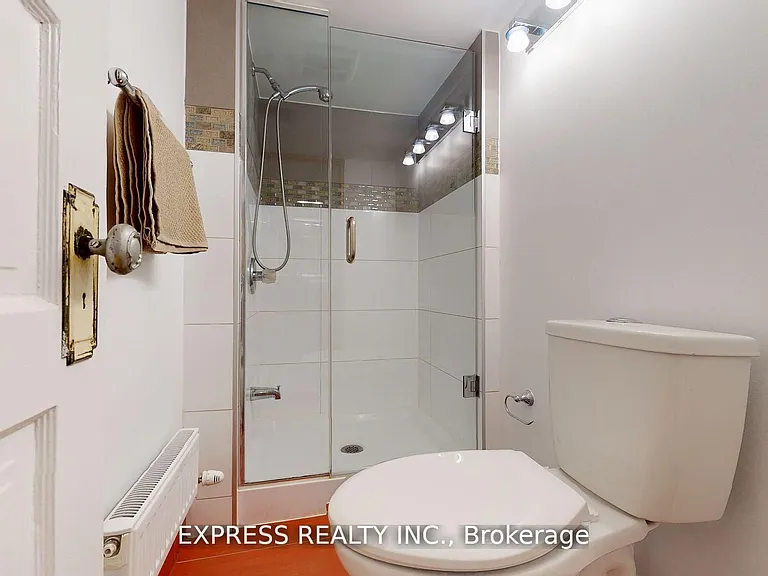 146 Blackthorn Ave #LOWER — Photo 10