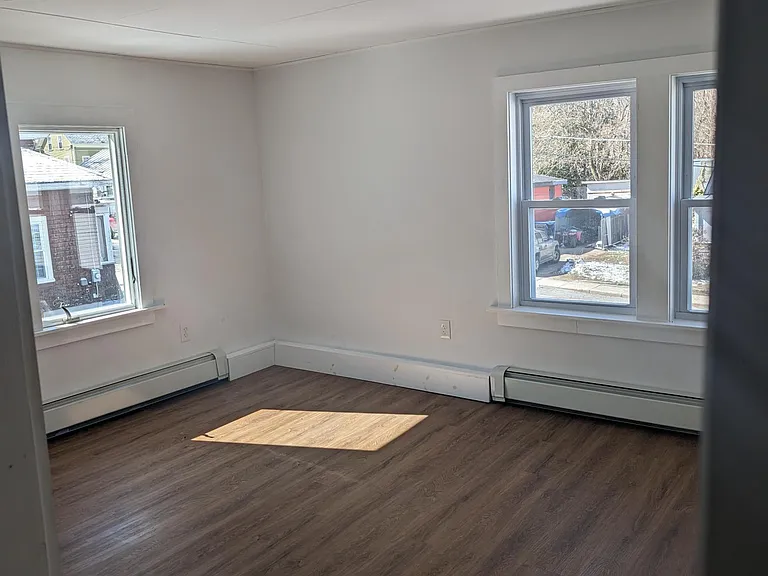 22 Chase St — Photo 2