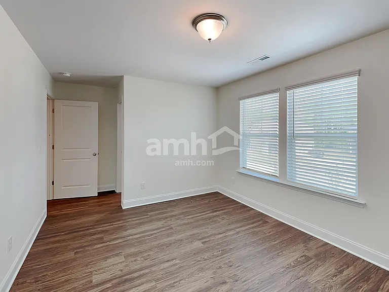 2147 Laurel Village Cir — Photo 17