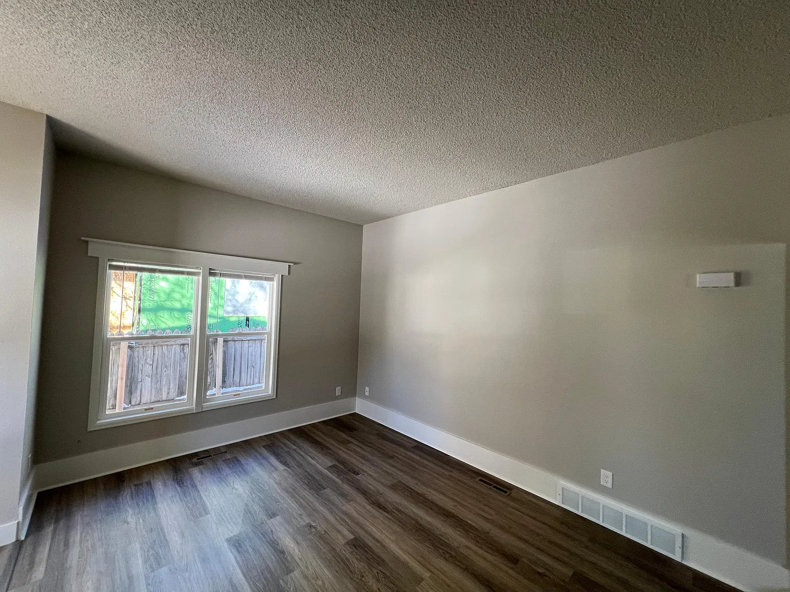 2 bed, 834 sqft, $1,600 — Photo 2