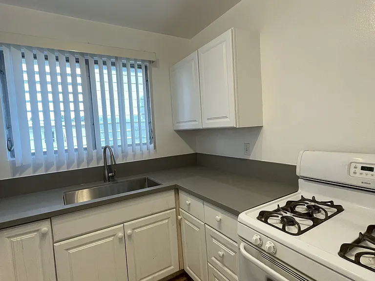 1333 N Fuller Ave #8 — Photo 14