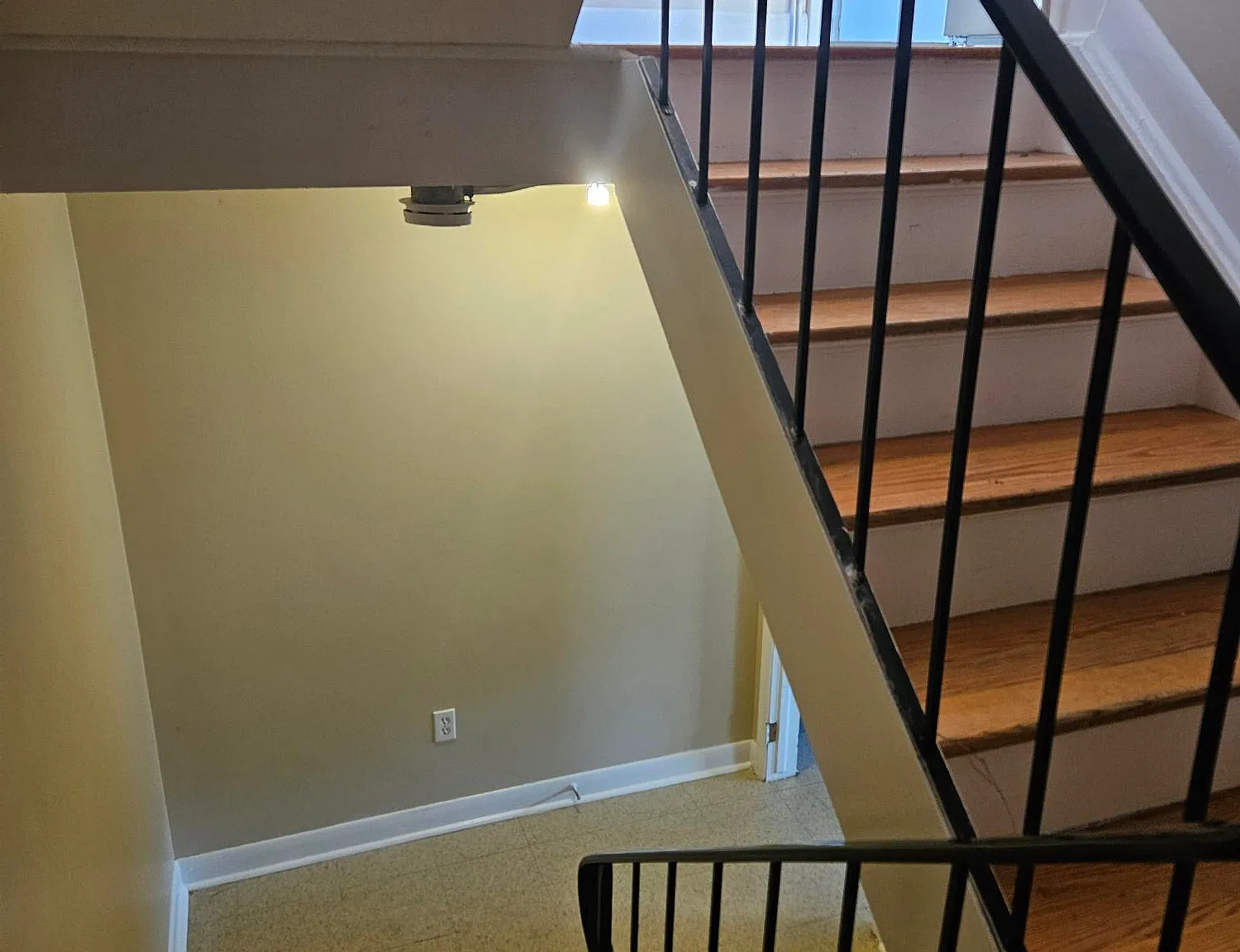 11 Manitou Cres W — Photo 1