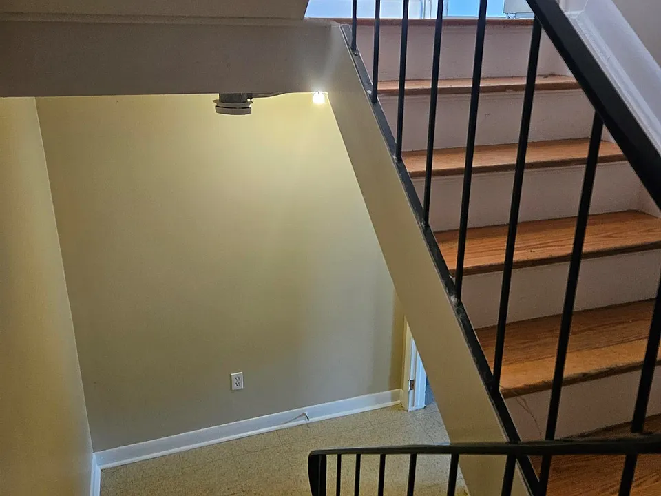 11 Manitou Cres W